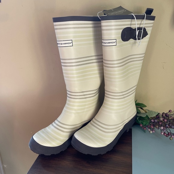 Smith & Hawken Shoes - Smith & Hawken NWT Tall Garden Rain Boots size 9 beige/tan stripe
